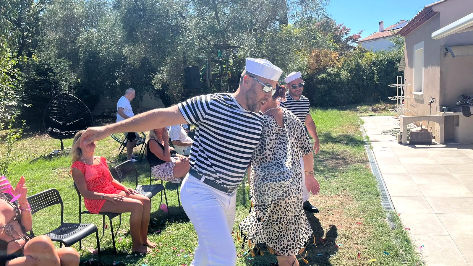 Chippendale en après-midi entre copines dans un jardin à Nice