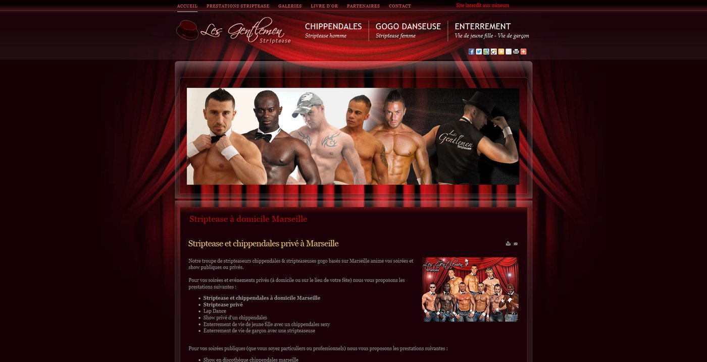 Chippendales des Gentlemen Striptease posant en tenue elegante pour un show a domicile a Marseille